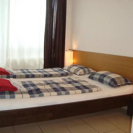 Bermuda Triangle 3* Kolín nad Rýnem